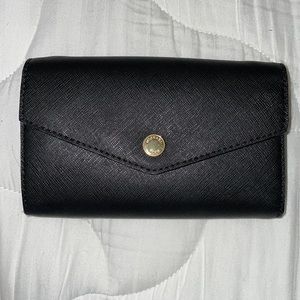 Michael Kors crossbody purse with removable strap.